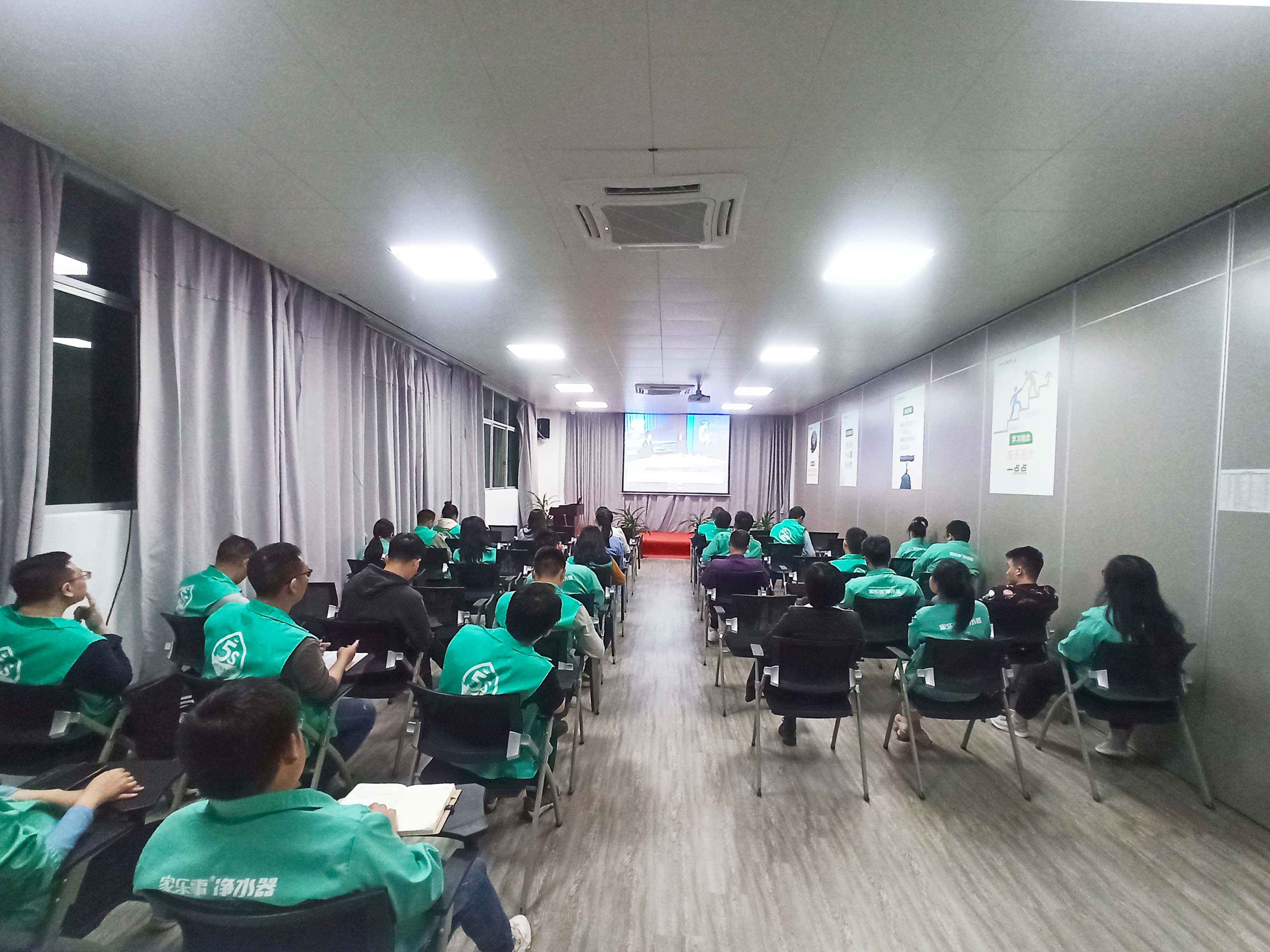 組織員工集體觀看315晚會，這家公司真“奇葩”！